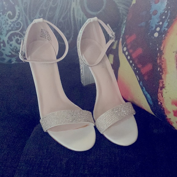 Heels - Picture 2 of 3